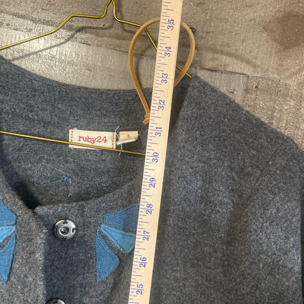 Anthropologie ruby 25 Gray Knit Marino Wool Cardigan with Blue Floral Appliqué - Picture 12 of 14